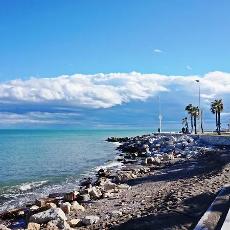 Modern & Stylish Loft With Breathtaking Views Free Wifi - Close To The Sea Appartamento